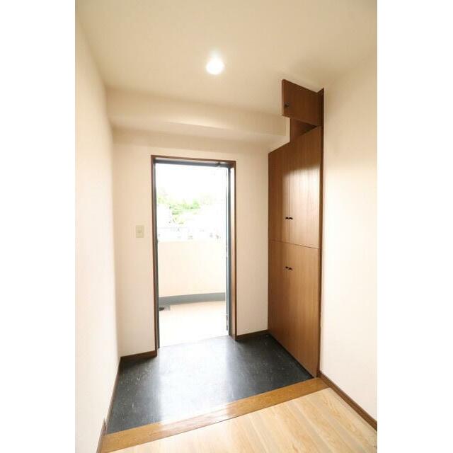 広々とした明るい玄関ホールです☆