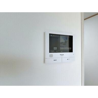 来客はモニターで確認できます