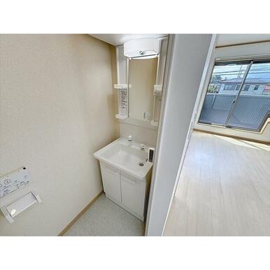 身支度に便利な洗髪洗面化粧台