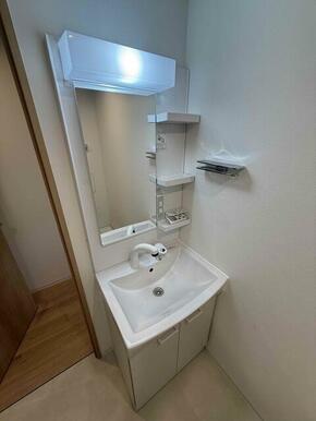 独立洗面台なら落ち着いて身支度ができます☆