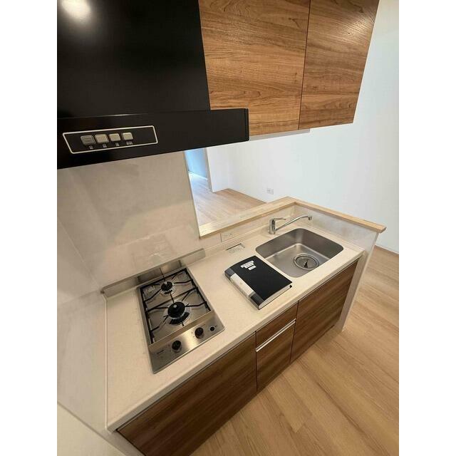 便利なガスコンロ設置可能なキッチンです♪収納もあります！