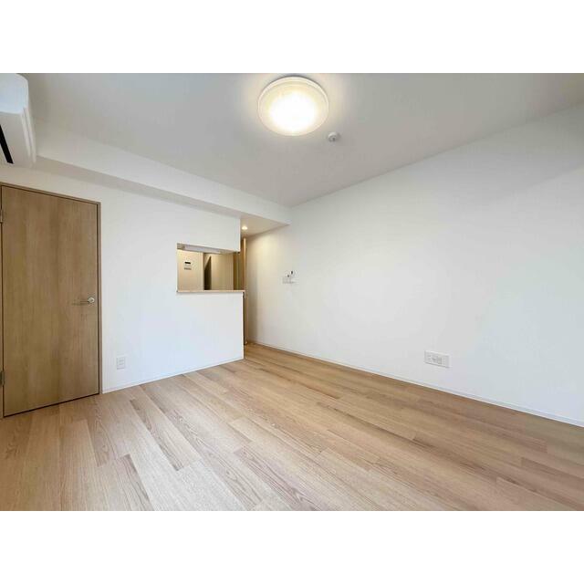 ダイニングテーブルを置いたり自由にレイアウトできます☆