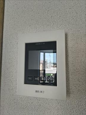 ★★モニター付きインターホンで室内にいながら来客対応が出来ます♪★★