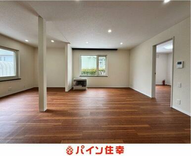 26.5LDKの広々リビング