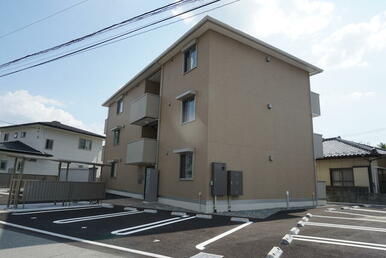 閑静な住宅街にあるアパートです！生活環境整っています！