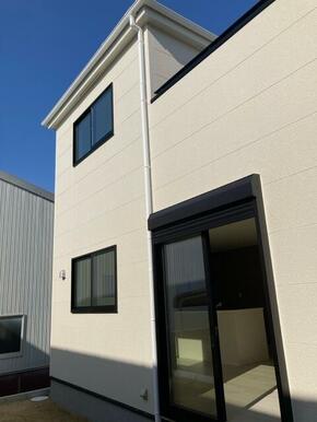 日を重ねるごとにこの佇まいに愛着が湧いてきそう（2号棟）