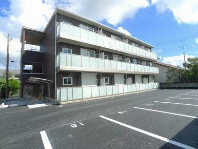 積水ハウス施工の３階建て軽量鉄骨造の賃貸住宅『シャーメゾン』