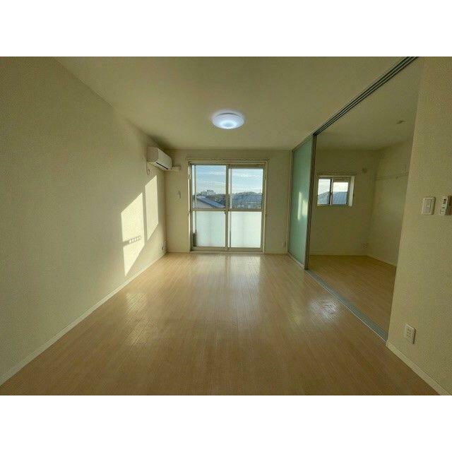 キッチン側から見たリビング＆ダイニング♪奥行きがあるので、メリハリのある空間の使い分けができます♪