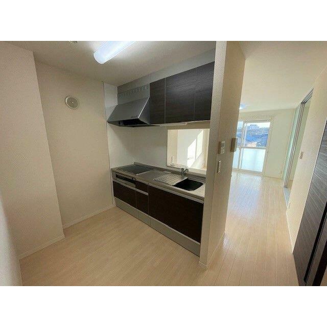 【キッチン】３口コンロと魚焼きグリル付きビルドインシステムキッチン（ＩＨクッキングヒーター）♪シン…