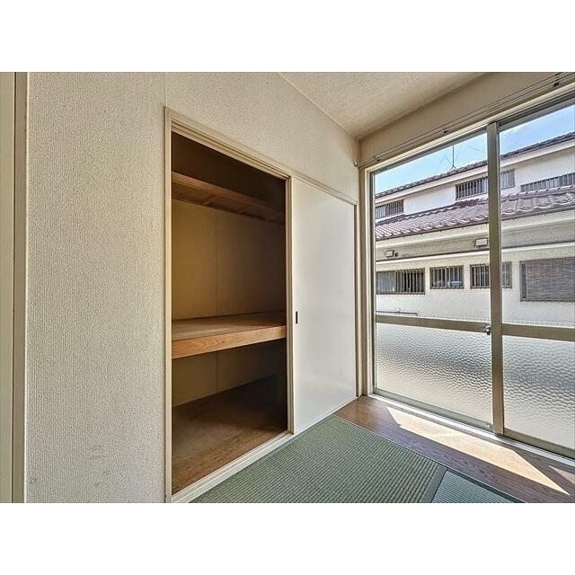 各部屋に収納があります