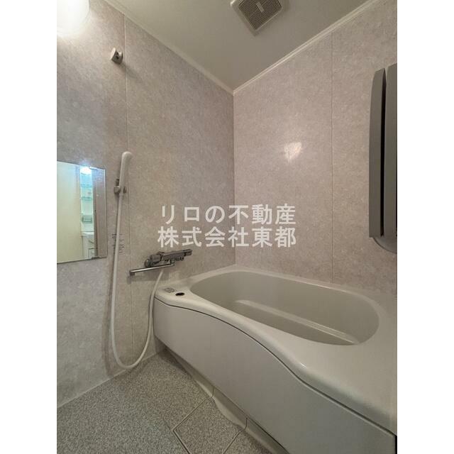 足が伸ばせる広々バスタブでリラックス♪