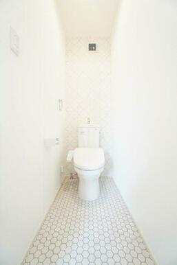2階にもトイレ設置！2階はタンク有にすることで非常時にも使用できるようになっています。