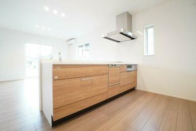 IHクッキングヒーターや食洗機など設備充実！ ※類似物件の参考画像です。