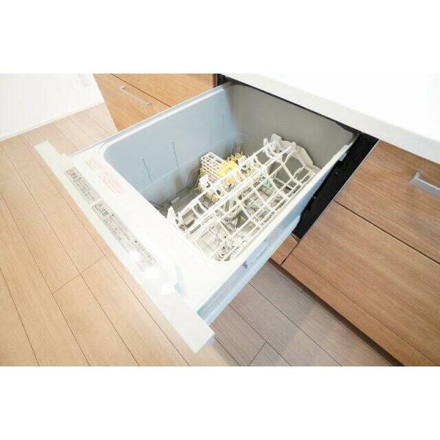 キッチンにはビルトイン食器洗浄乾燥機がついています。面倒な食器洗いもお任せ♪※類似の参考画像です。