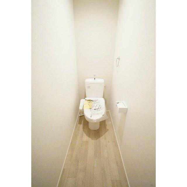 2階にもトイレ設置！朝の争奪戦も回避できます♪※類似物件の参考画像です。