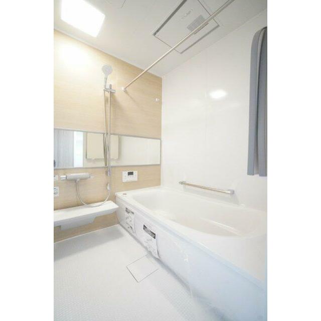 一坪浴槽で快適な入浴を♪浴室乾燥も付いています！※類似物件の参考画像です。