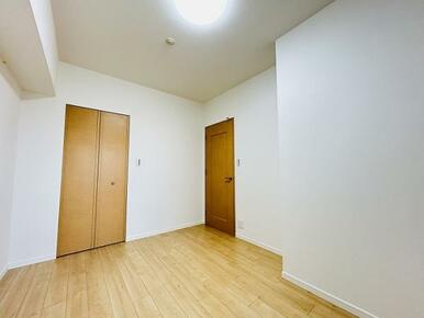 「北東側洋室」約6帖のお部屋です。