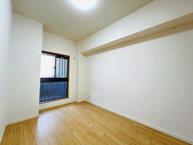 「北西側洋室」約5帖のお部屋です。
