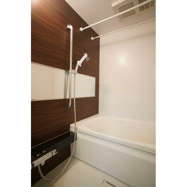 ■浴室■　浴室暖房乾燥機、サーモスタッド水栓、追い炊き機能など人気の設備のある浴室となっております。