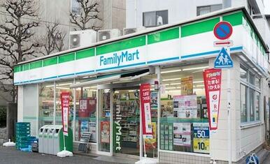 ファミリーマート　世田谷新町店