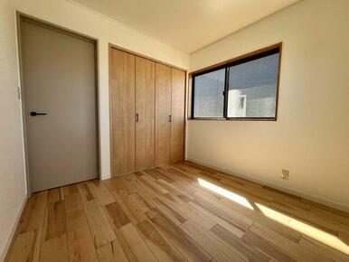 2階の4部屋は全て独立しているので、仕事専用の部屋が欲しいというニーズにも応えられます！