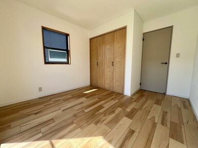 2階すべての部屋にクローゼットを備えています。部屋を広く効率的に使えますね。