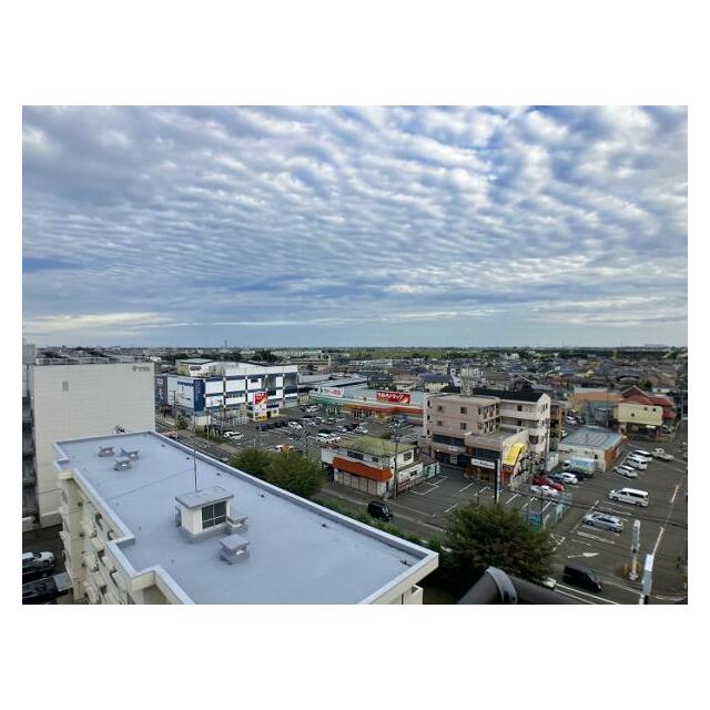 南向きのバルコニーで日当たり良好です