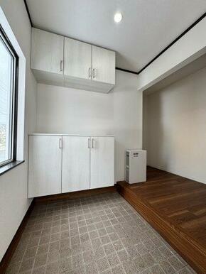 玄関に蓄電池が設置してあります。