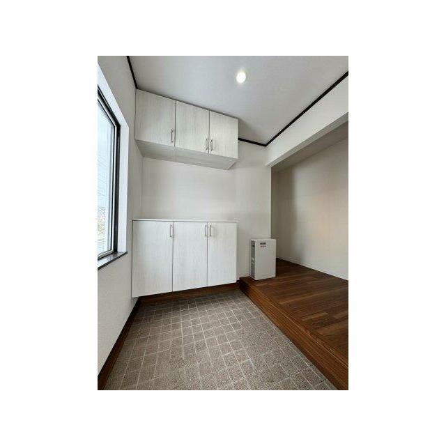 玄関に蓄電池が設置してあります。