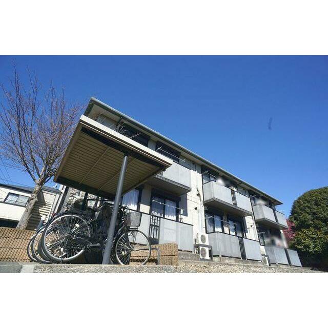 積水ハウス施工の耐震性に優れた軽量鉄骨造の賃貸住宅「シャーメゾン」広々としたバルコニー。