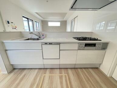 空間を隔てないカウンターキッチンはリビングにいる家族と会話がしやすい仕様＾＾