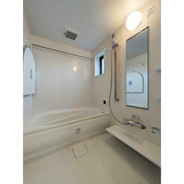 浴室には追焚のできる浴槽の設置がございます。