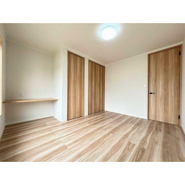 「１階洋室」約６帖のお部屋です。カウンターを造作いたしました。