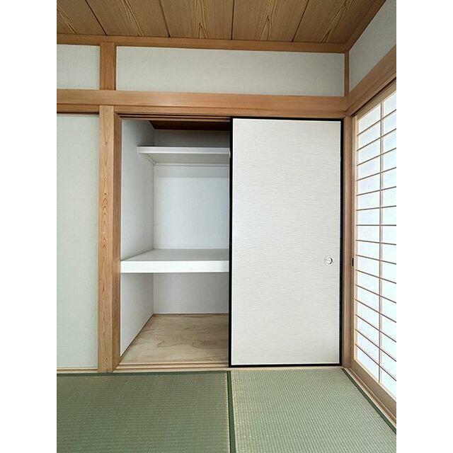 「和室」収納スペースがございます。