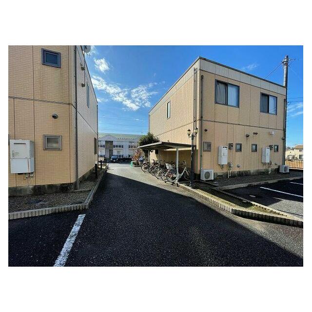 屋根付き駐輪場・専用ゴミ置き場付きです！