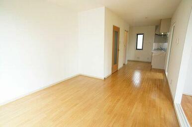 窓側から見た内観でございます