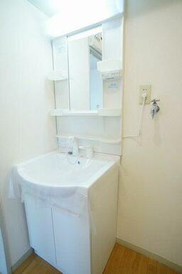 洗面化粧台がございます