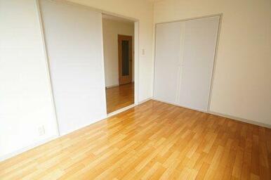 収納付きでございます