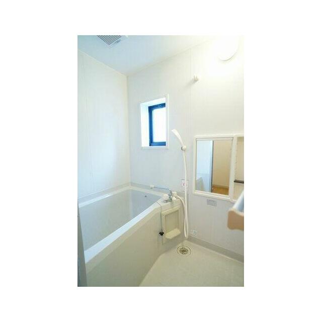 浴室はミラー付きでございます