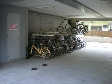 自転車置き場、無料です♪