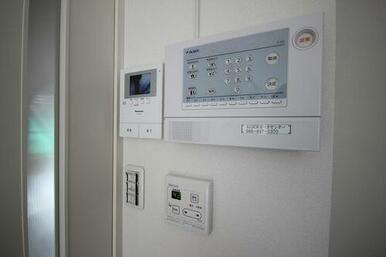 ホームセキュリティーシステム導入。非常時の駆けつけサービス等々、日々の生活に確かな安心感を。