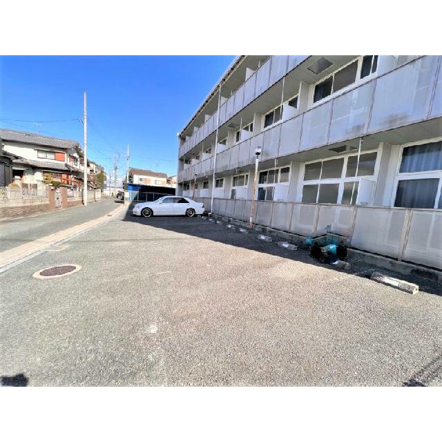 駐車場は別料金となります。