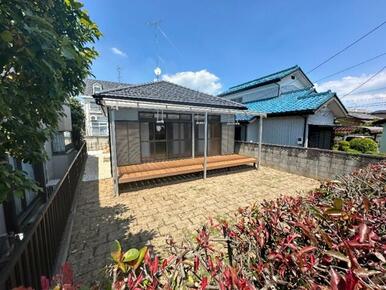 外観・南庭約11坪
