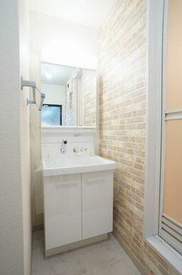 洗面所　洗髪洗面化粧台を設置