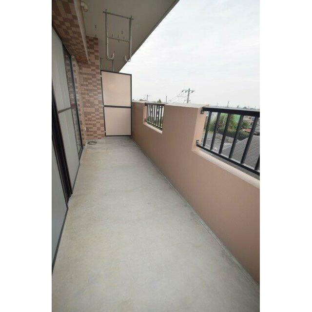 広いバルコニーでお布団もお洗濯も気持ちよく！ 前回募集時の写真です