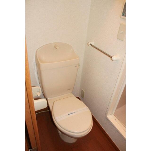 トイレの奥がお風呂となります