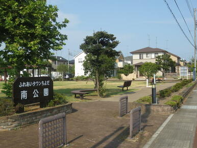 街区内には公園が整備されています。