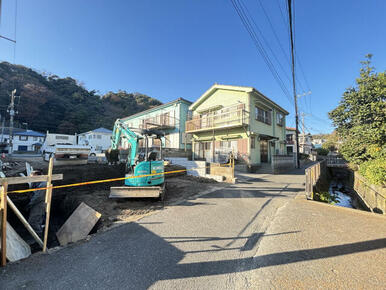 【前面道路含む現地写真】2号棟