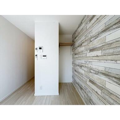 洋服はこちらに掛けておけます