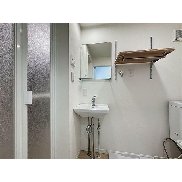 シンプルデザインの洗面台です